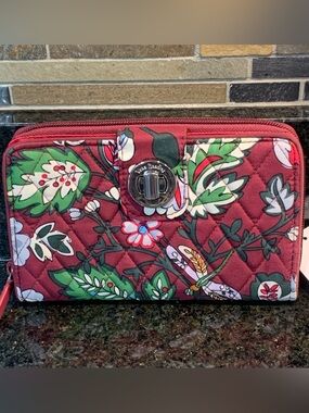 Vera Bradley RFID Turnlock Wallet